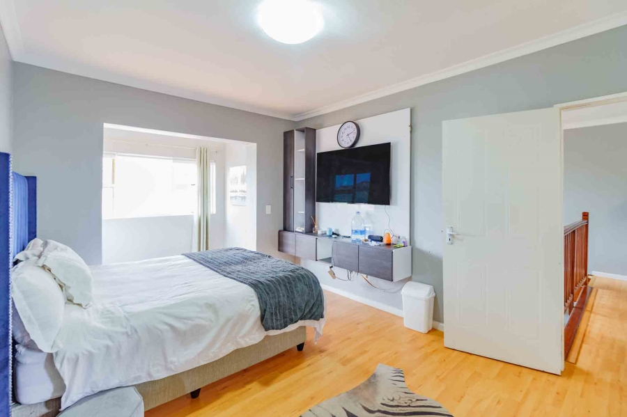 3 Bedroom Property for Sale in Royal Ascot Western Cape
